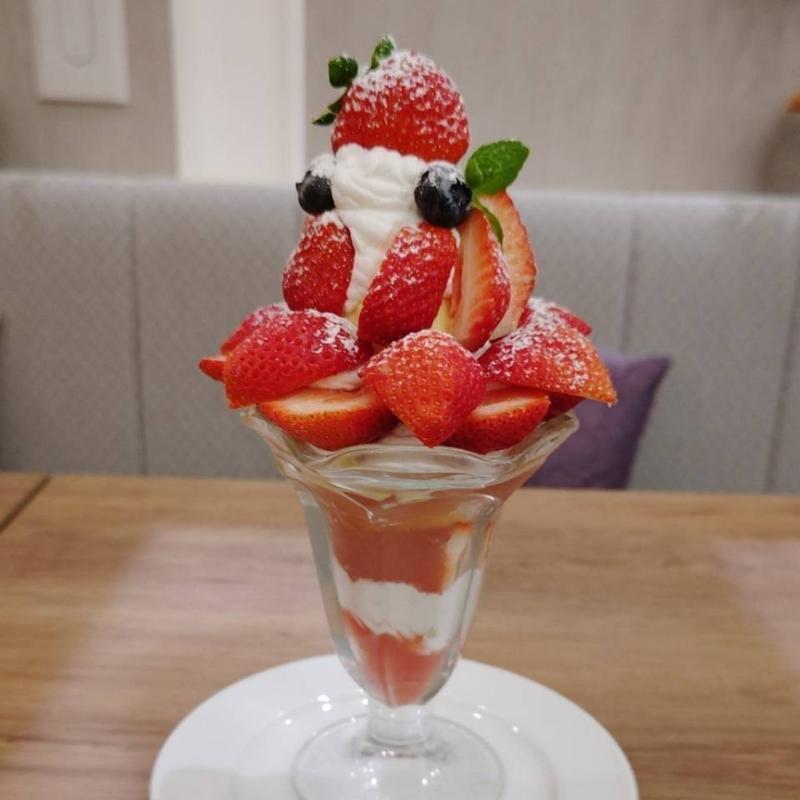 レッドパールパフェ(フルーツショップセリーヌ 御園店)