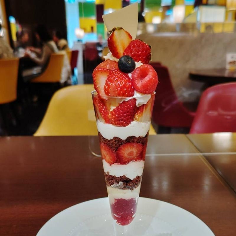 苺のパフェ(キハチ カフェ 名鉄百貨店本店)