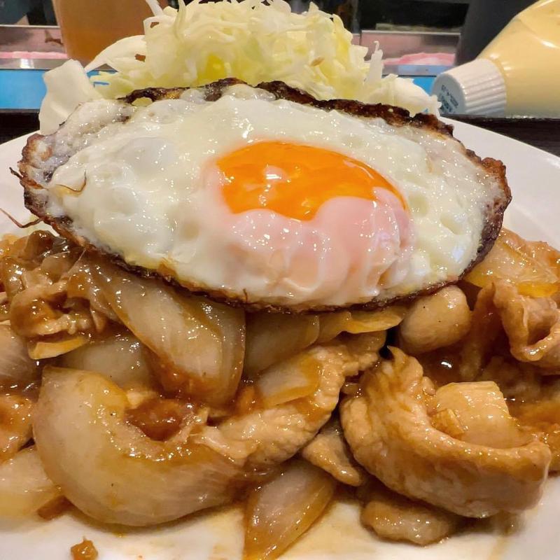 豚の生姜焼きライス 半熟目玉焼き乗せ(やじ満)