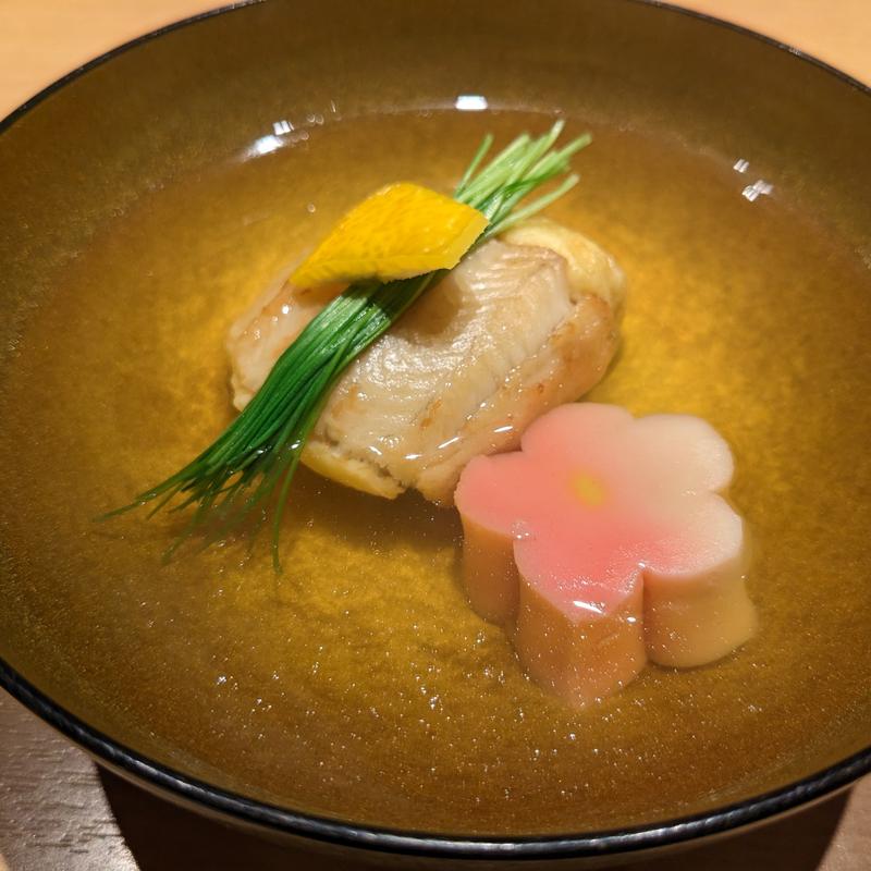 穴子真丈、梅麩、芽ネギのお椀(みこころや )