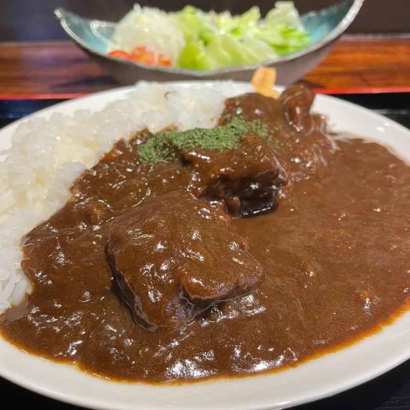 牛タンカレー (サラダ付)(焼肉よだれ)