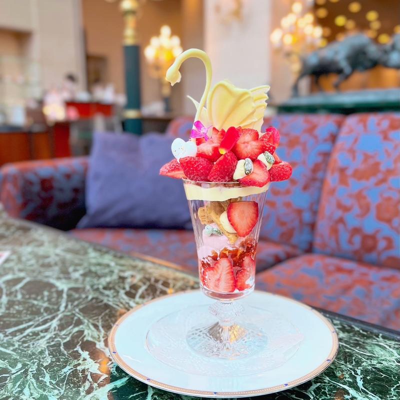 恋みのりの苺パフェ(ウェスティンホテル大阪 ロビーラウンジ )
