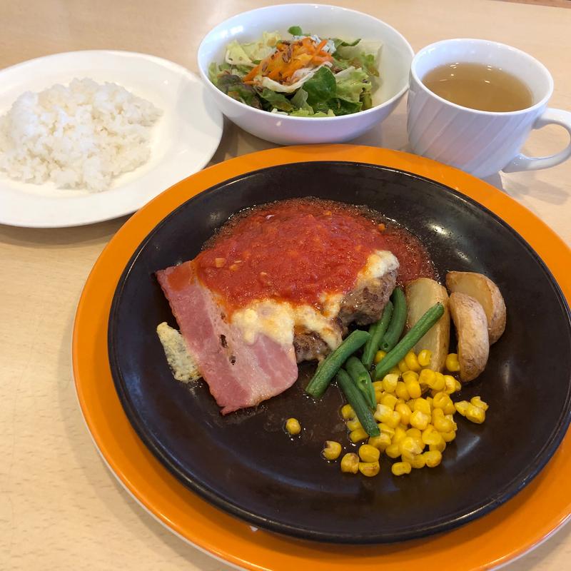 ベーコンのチーズのハンバーグトマトソース&ジョナ得ランチセット(ジョナサン 足立入谷店)