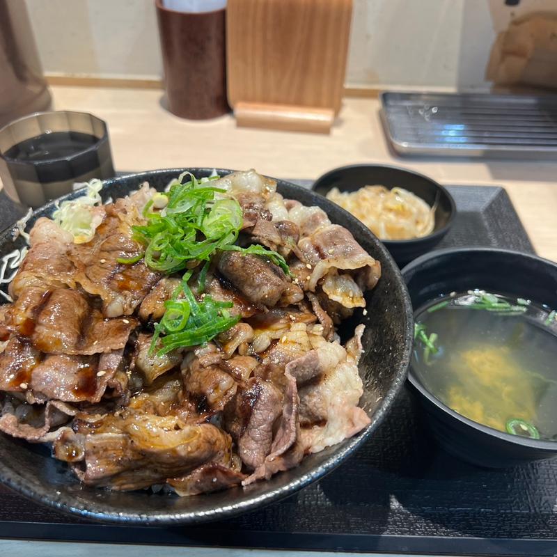 カルビ丼大盛トリプル(池袋肉劇場)