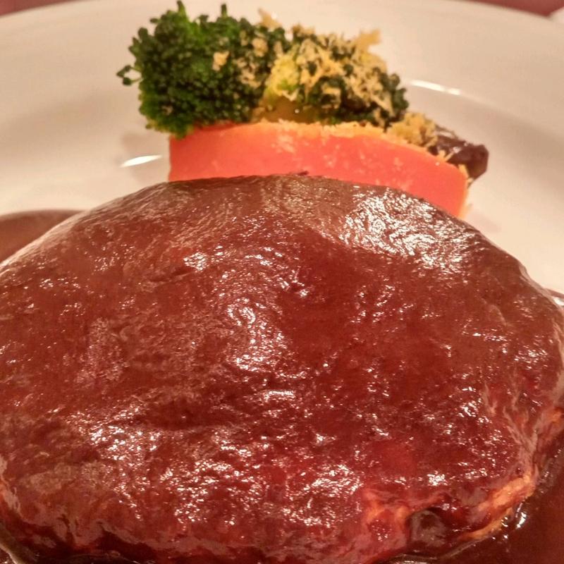 ハンバーグ(デミグラスソース)(カランドリエ )