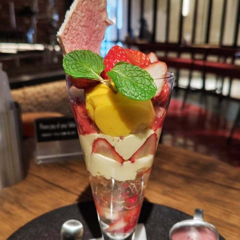 紅ほっぺとルビーショコラのパフェ(The TOWER TAVERN Bar＆GRILL)