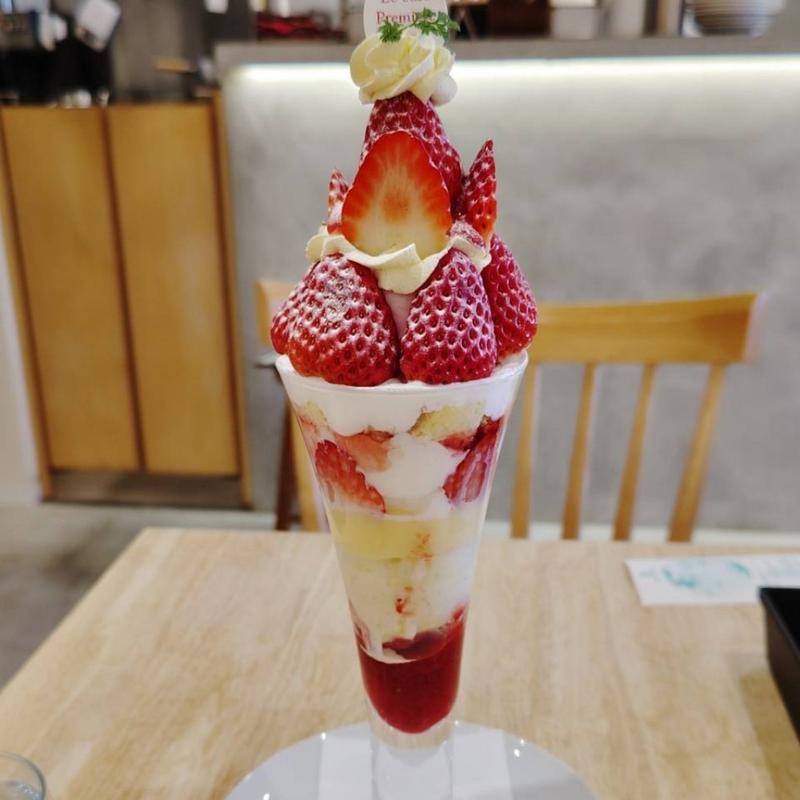 Premiere苺パフェ(ルカフェ プルミエール)