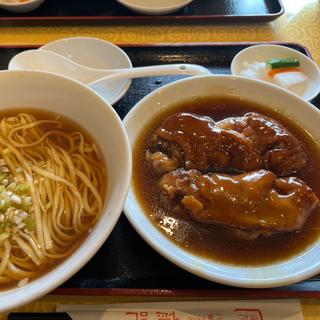 特製豚足麺(徳記)