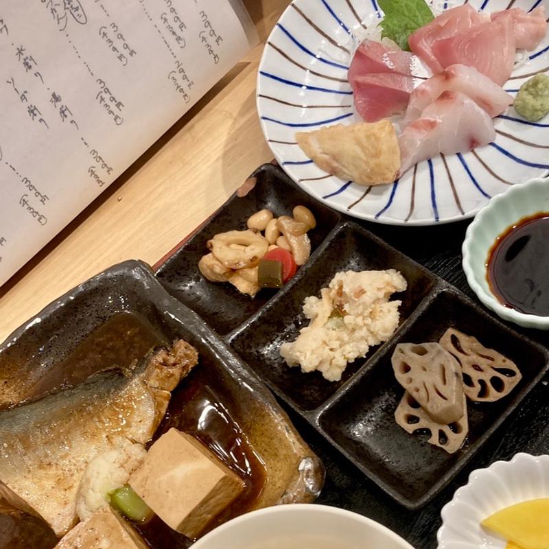 生魚の煮付と刺身定食(スタンド富)