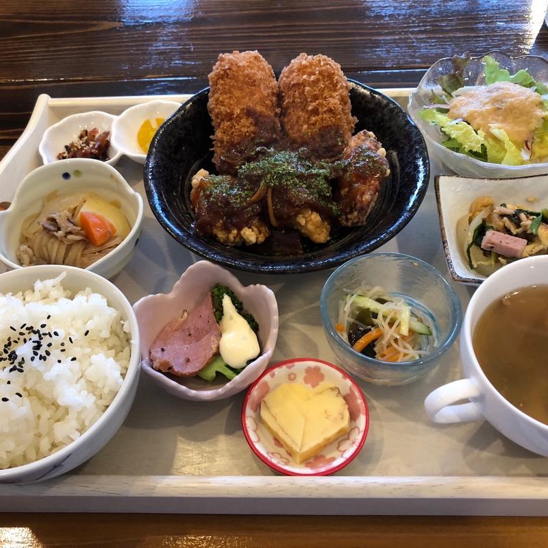 カニクリームコロッケ定食(お食事処 ｉＮＵＢｉ)