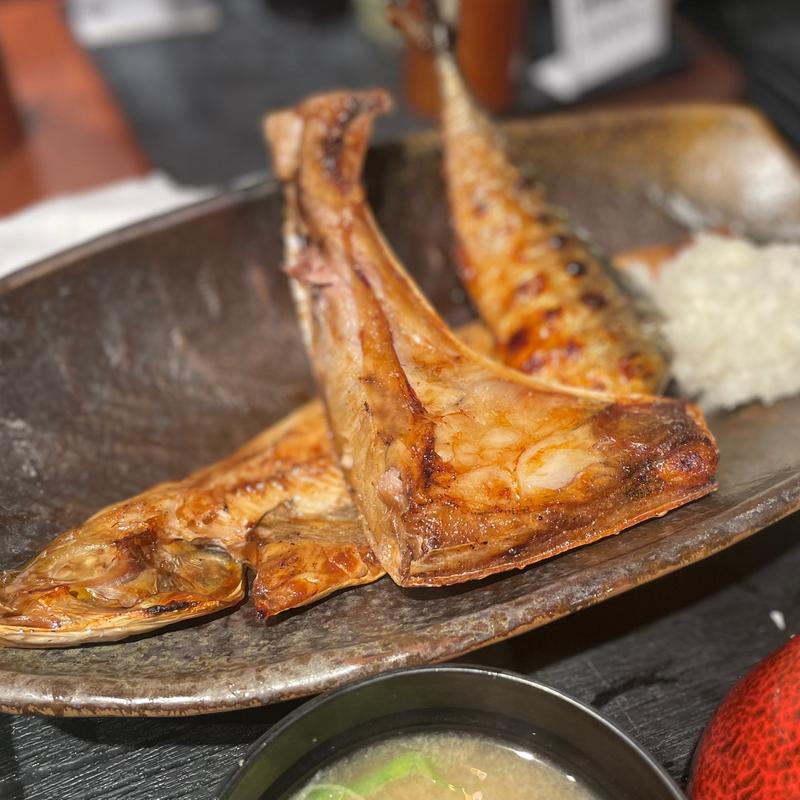 ご馳走盛り　マグロ鎌　ニシン　トロサバ(一夜干しと海鮮丼 できたて屋 サッポロファクトリー店)