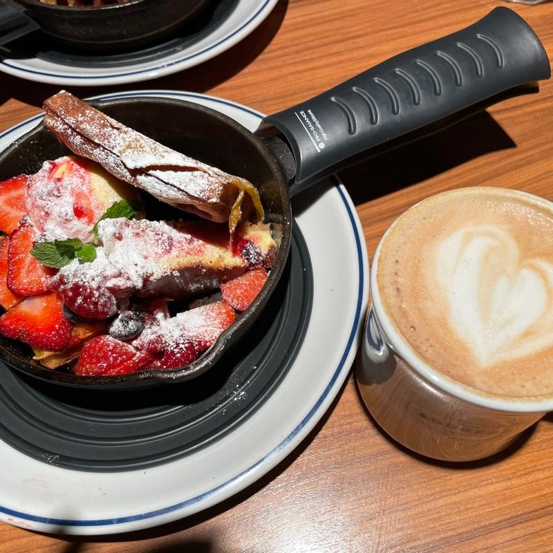 フレンチワッフル ストロベリー&北海道チーズケーキ(カフェ・アドレス ルミネ大宮店)