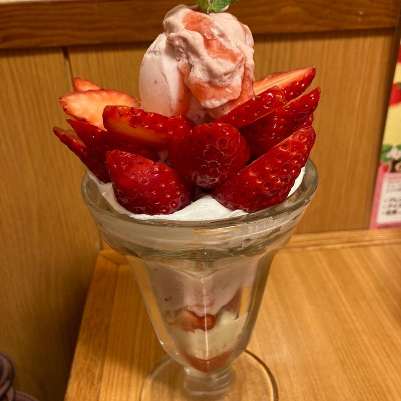 いちごパフェ(炭焼きレストラン さわやか 長泉店)