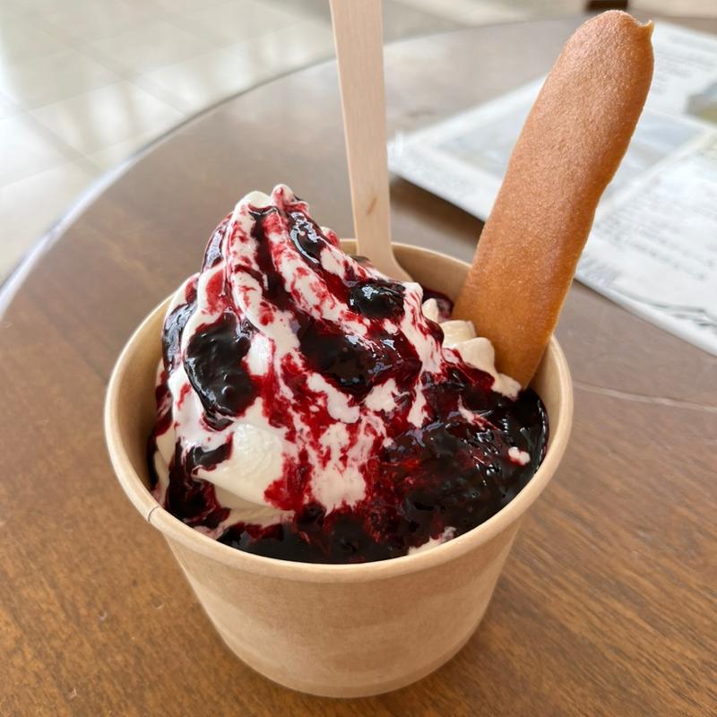 ハスカップ掛けソフト(ミルクスタンド エスペリオ)