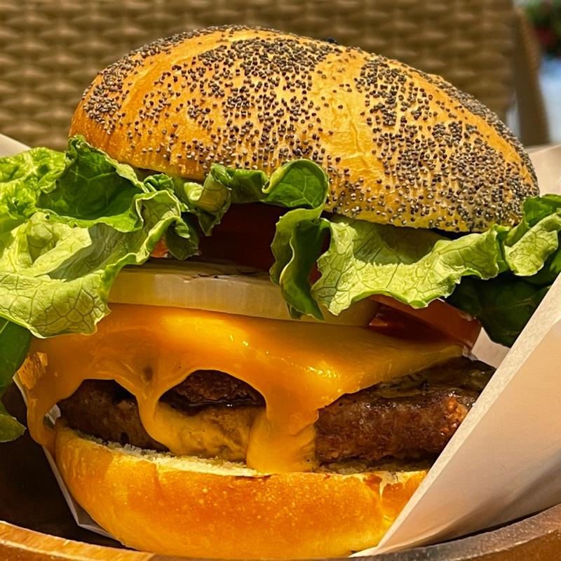 BBQ厚切りチェダーチーズバーガー(KUA`AINA 池袋サンシャインシティ店)