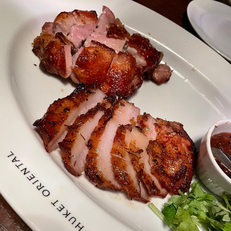 豚トロと鶏ももの炙り焼き盛合せ スパイシータマリンドソース (プーケットオリエンタル 日比谷)