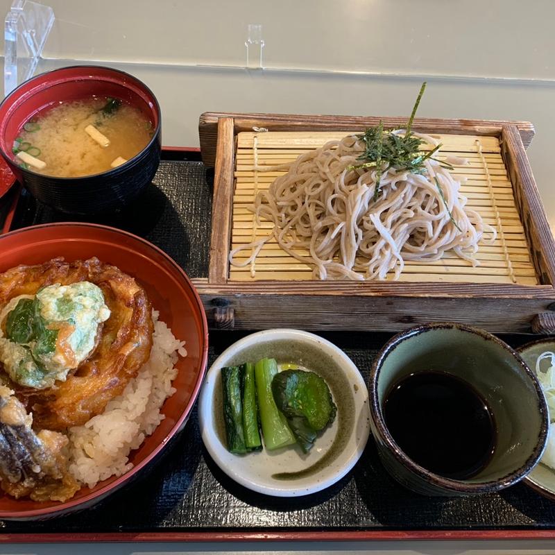 お得な手打ちそばランチ(いいだや )