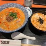 担々麺とミニ親子丼セット(地鶏や 横浜ポルタ店)