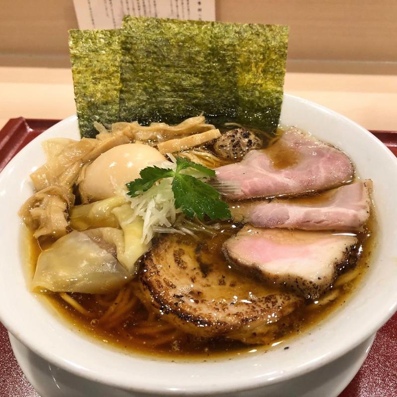 比内地鶏とホロホロ鳥の特製蔵出し醤油そば(麦と麺助 新梅田中津店)