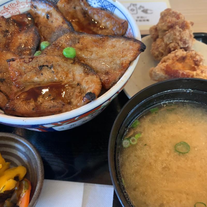 豚丼セット極み豚丼(ザンギ、豚汁、漬物付)(十勝豚丼 わか葉 三井アウトレットパーク木更津)