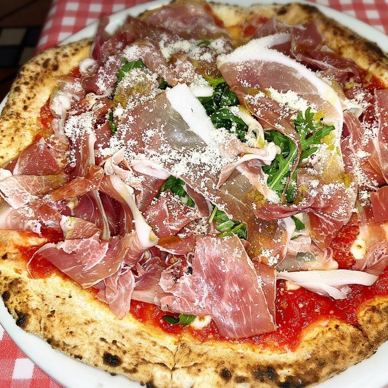 生ハムとルッコラのピザ(イタリアン CIRCO)