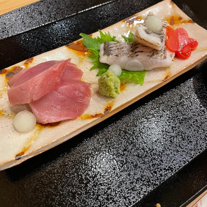 鮪と太刀魚あぶり焼き(居酒屋 都橋 おでん 久（みやこばし おでん きゅう）桜木町・野毛)