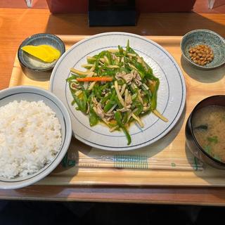 豚肉とピーマンの炒め物定食(万福食堂 豊洲駅前店)