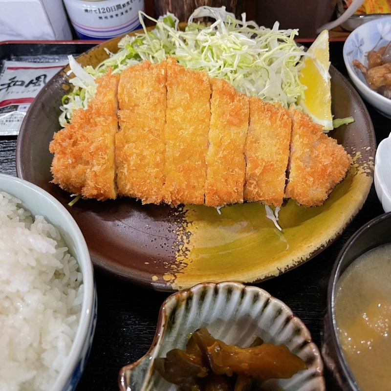ロースカツ定食(サービスランチ) 大盛り(満寿や)