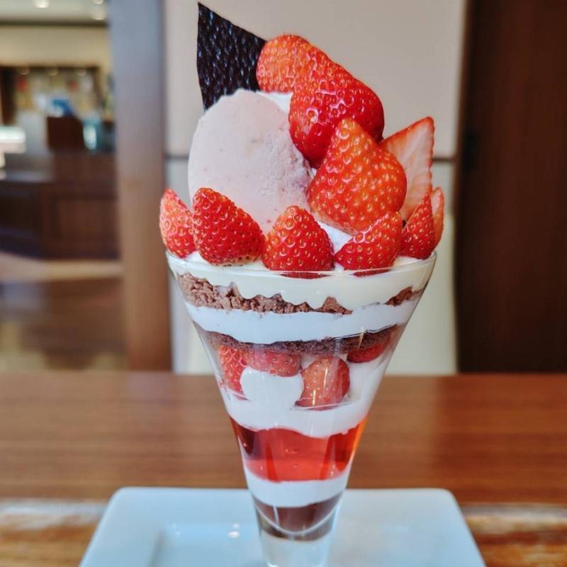 フレーズショコラのパフェ(Patisserie L'OASIS)