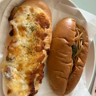 コクと旨みのソース焼きそばパン   香ばし3種のチーズブレッド (セブン-イレブン 浜松高丘東２丁目店)