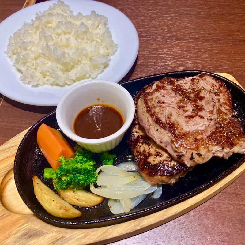 ハンバーグ150g＋リブステーキ130g(ニトリダイニングみんなのグリル 環七梅島店)