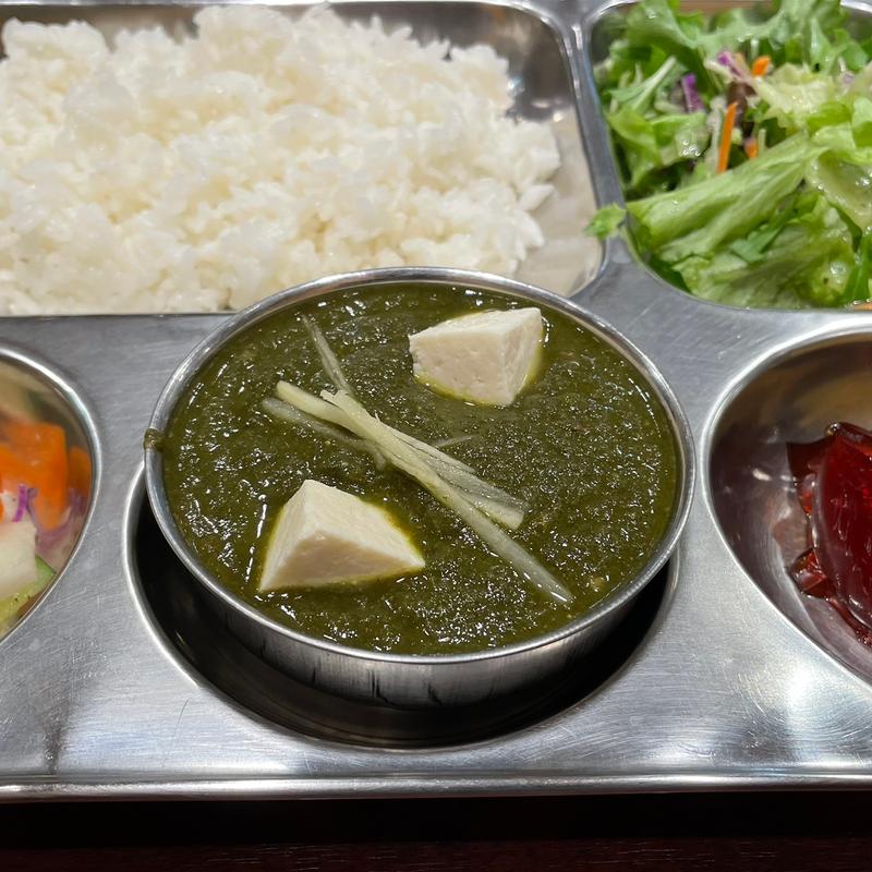 ほうれん草チーズカレーセット(シターラ・ダイナー エキュート上野店 （SITAARA DINER）)
