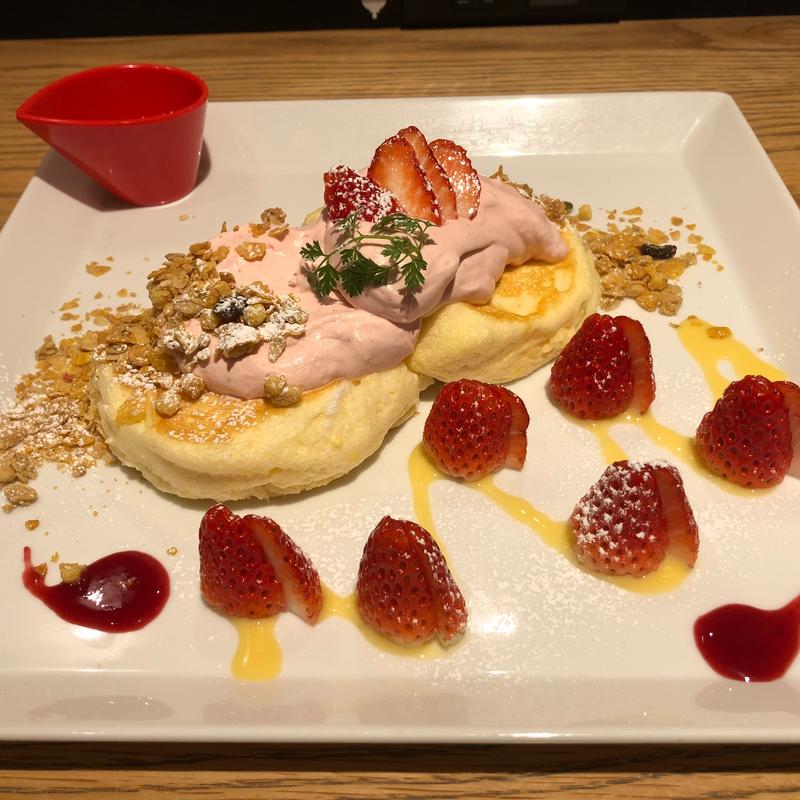 国産フレッシュいちごのパンケーキ（とろ〜り練乳付き）(むさしの森珈琲 川口元郷店)