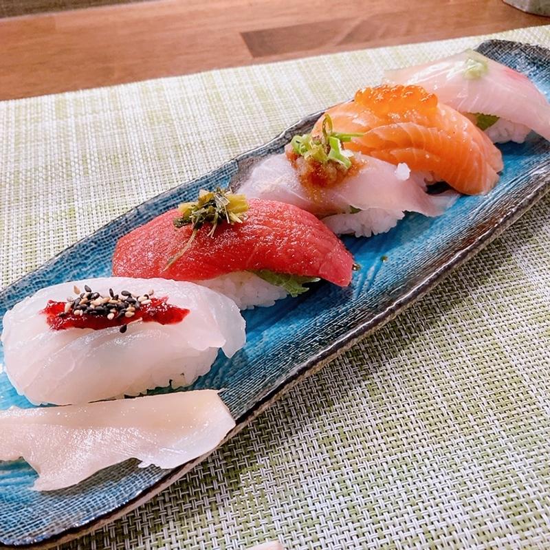 にぎり寿司5貫（お昼の紀乃セット）(小次郎 紀乃寿司 菓子工房kino)