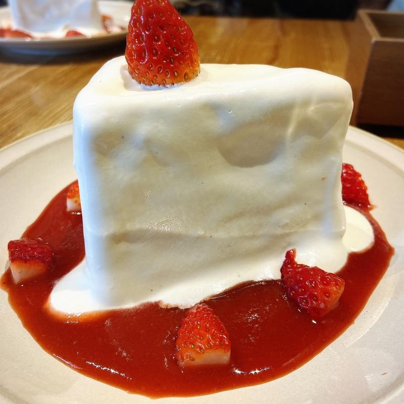 いちごのメルティショートケーキ(tables cook&LIVING HOUSE)