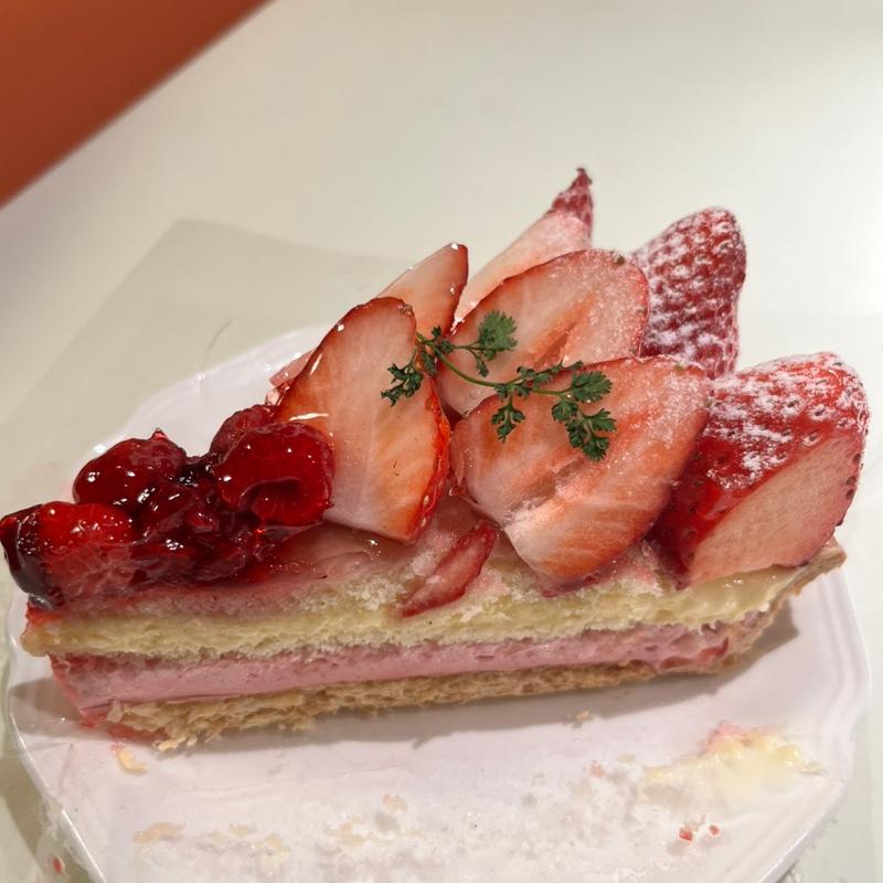 とちおとめとフランボワーズムースのタルト(フルーツケーキファクトリー 大丸店)