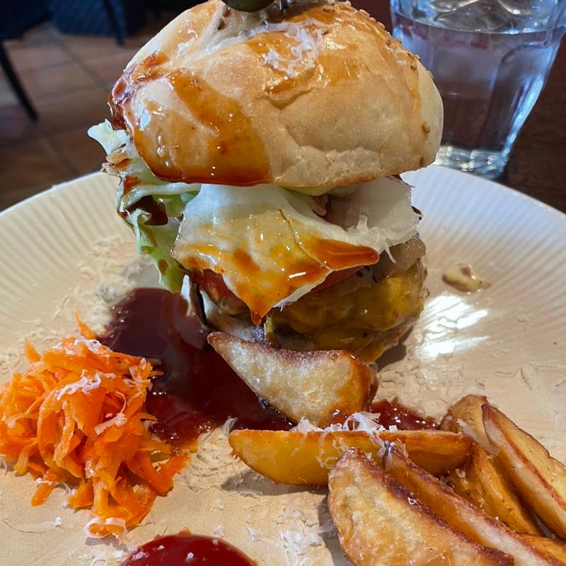 チーズバーガー(オステリア　ピッカンテ　ウノ （osteria Piccaｎｔe uno）)