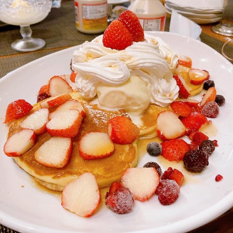 クラシックパンケーキイチゴホイップ(ハワイアンダイニング マウナケア MAUNAKEA)