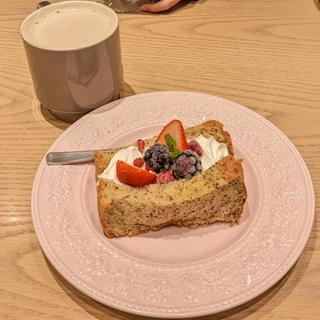 紅茶のシフォンケーキ(からふね屋CAFE  ビエラ高槻店)