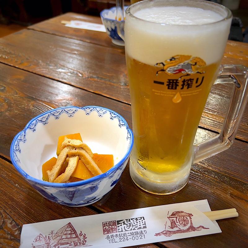 生ビールとお通し(民芸調食事処 飛騨)