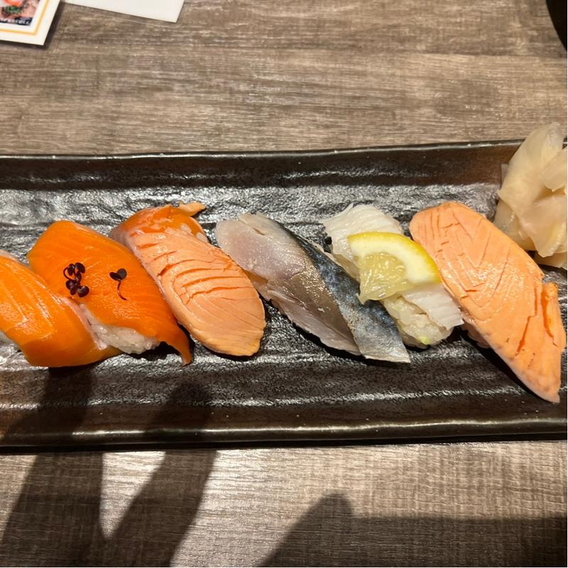 欲張りサーモン　欲張り炙り(天ぷらと寿司酒場 新天家-しんてんち- 長岡店)