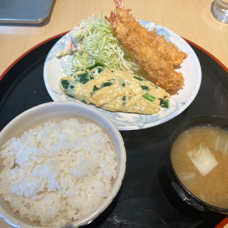 ニラ玉とエビフライ定食(善太郎食堂)