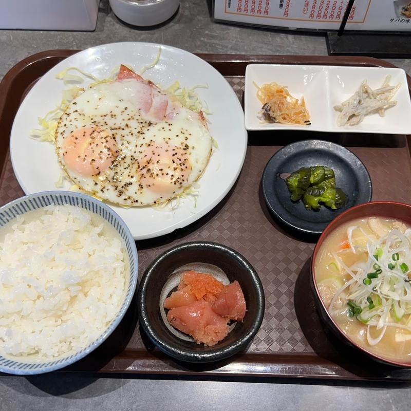 ハムエッグ定食：豚汁変更(酒と飯　たまる食堂)