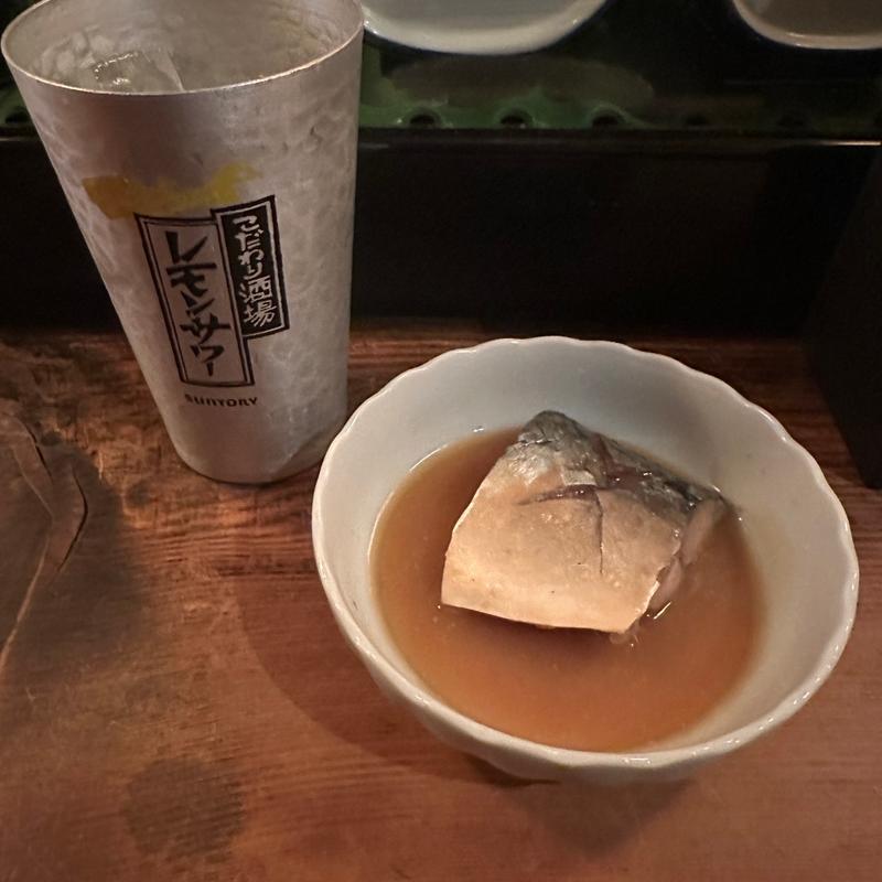 サバ味噌、レモンハイ(立ち呑み処 まるま)