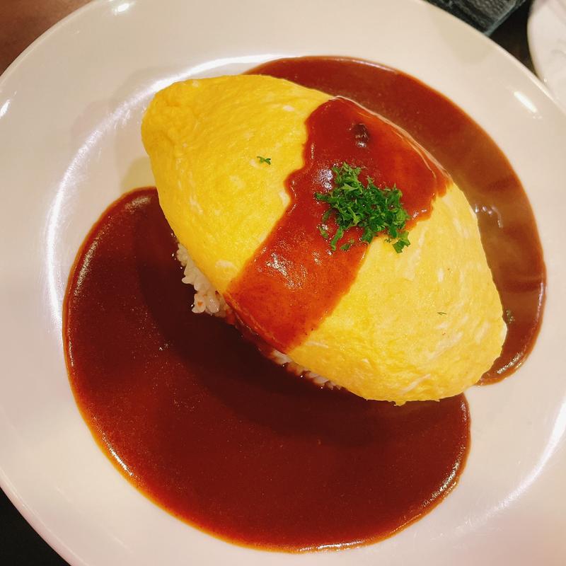 オムライス(デミグラスソース)(モンターニャ （MONTAGNA）)