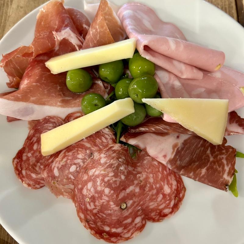 前菜 ハムチーズの盛り合わせ(Prima Sapori d'Italia)