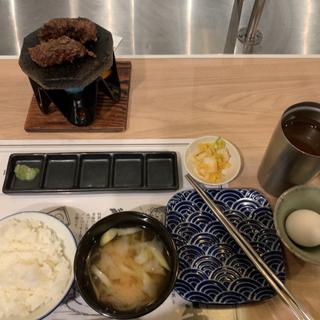 ハンバー牛定食(3個)(炭火焼ハンバーグ専門店 トラブミート)