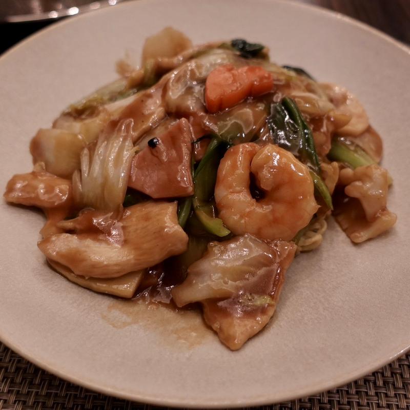 五目焼きそば(中華料理「王朝」ヒルトン東京ベイ)