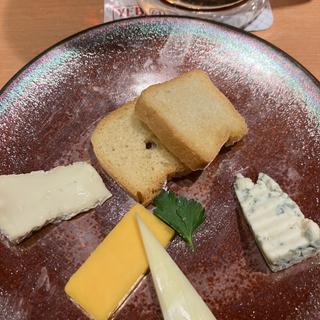 4種チーズの盛り合わせハーフ(ヱビスバー 札幌アピア店 (YEBISU BAR Sapporo Apia))