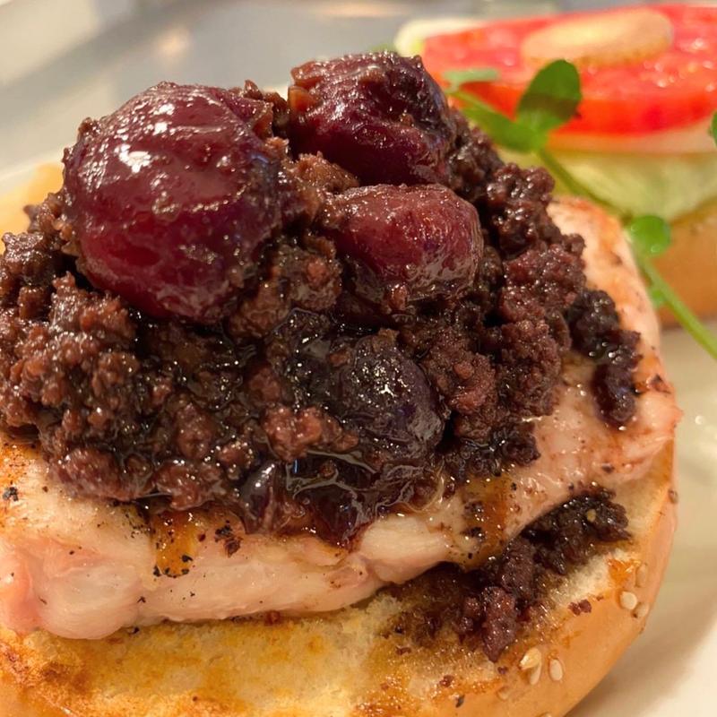 ダークチェリーチキンバーガー(ホームワークス 麻布十番店 （Homework's）)